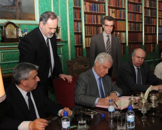 El CCHS firma un convenio para la digitalización de los documentos de San Pedro de Arlanza, conservados en el Archivo de los Duques de Alba El CCHS firma un convenio para la digitalización de los documentos de San Pedro de Arlanza, conservados en el Archivo de los Duques de Alba.