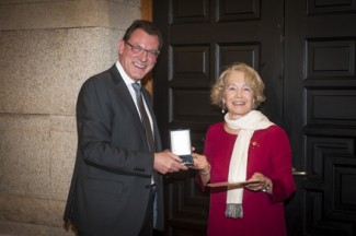La científica María Paz García-Bellido recibe la Cruz del Mérito de Alemania La científica María Paz García-Bellido recibe la Cruz del Mérito de Alemania
