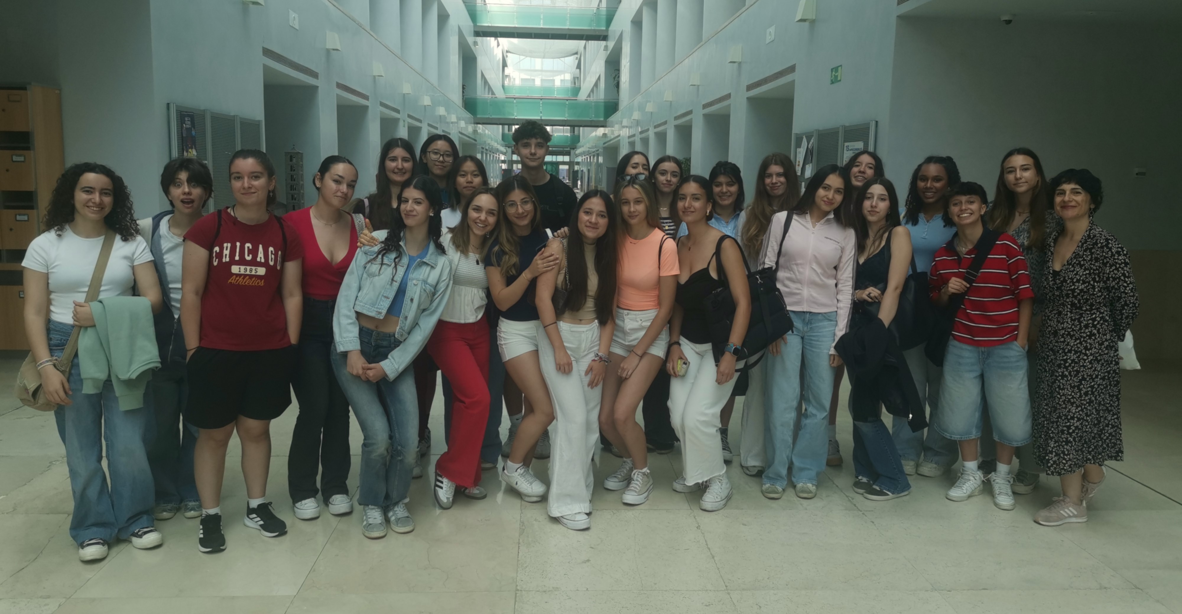 Estudiantes de Bachillerato Internacional del IES Miguel Catalán comparten una jornada con investigadores del CCHS Estudiantes de Bachillerato Internacional del IES Miguel Catalán comparten una jornada con investigadores del CCHS