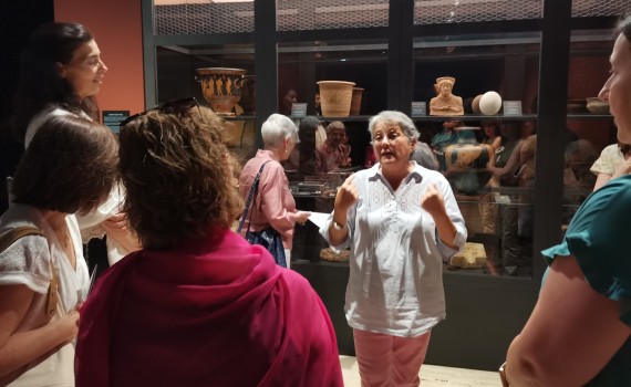 Varias comisarias de la exposición CONVIVIUM en el Museo Arqueológico ofrecen dos visitas guiadas al personal técnico del CCHS