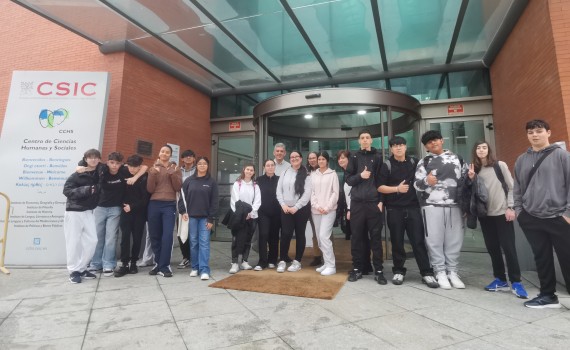 Un grupo de alumnos del IES Tirso de Molina interesados en el programa ‘científic@s en prácticas’ visitan el CCHS